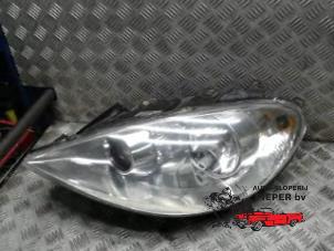 Used Headlight, left Peugeot 807 2.2 16V Price € 57,75 Margin scheme offered by Autosloperij Pieper BV