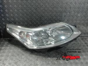 Used Headlight, right Citroen C4 Berline (LC) 1.6 16V Price on request offered by Autosloperij Pieper BV