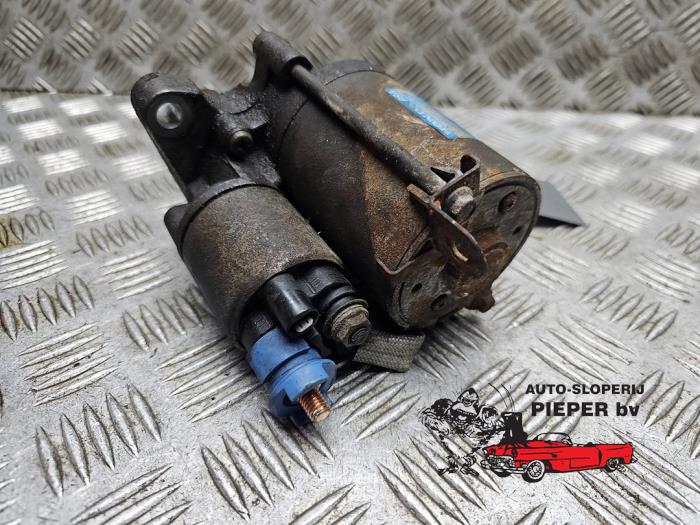 Anlasser van een Honda Stream I (RN) 1.7 16V VTEC 2001