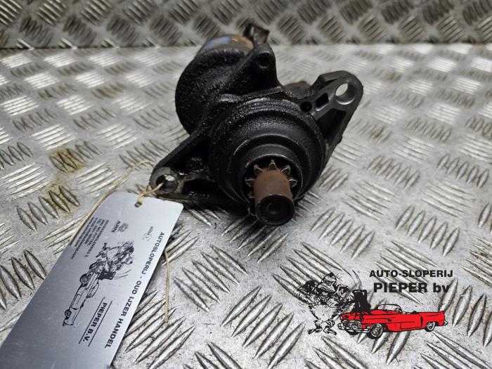 Anlasser van een Honda Stream I (RN) 1.7 16V VTEC 2001