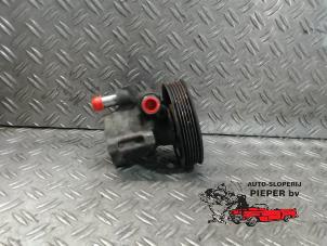 Used Power steering pump Volkswagen New Beetle (9C1/9G1) 2.0 Price on request offered by Autosloperij Pieper BV