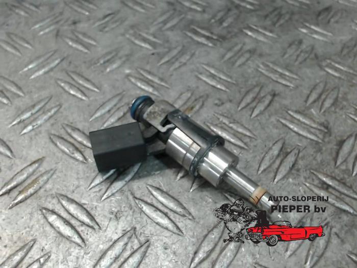 Injector (petrol injection) from a Seat Altea (5P1) 2.0 FSI 16V 2006