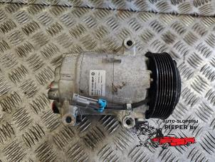 Used Air conditioning pump Renault Scénic II (JM) 2.0 16V Price on request offered by Autosloperij Pieper BV