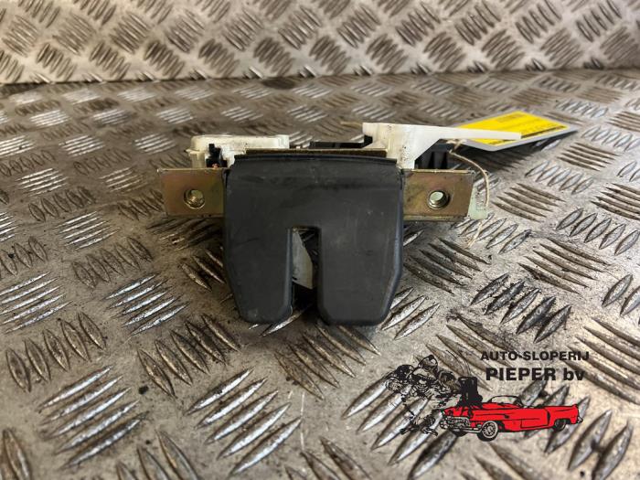 Tailgate boot lock motor