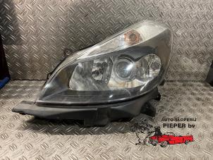 Used Headlight, left Renault Clio III (BR/CR) 1.6 16V Price € 105,00 Margin scheme offered by Autosloperij Pieper BV