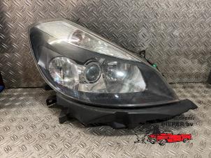Used Headlight, right Renault Clio III (BR/CR) 1.6 16V Price on request offered by Autosloperij Pieper BV