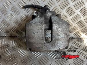 Used Front brake calliper, right Volkswagen Touran (1T1/T2) Price on request offered by Autosloperij Pieper BV