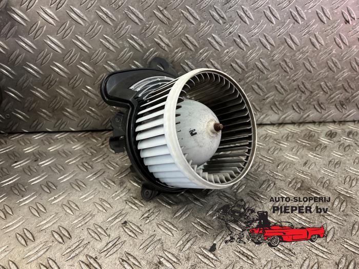 Heating and ventilation fan motor from a Opel Corsa D 1.4 16V Twinport 2007