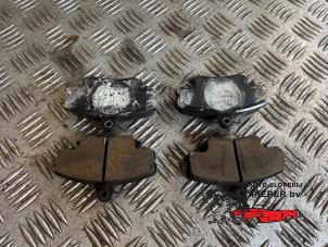 Used Front brake pad Renault Clio II (BB/CB) 1.2 Price on request offered by Autosloperij Pieper BV