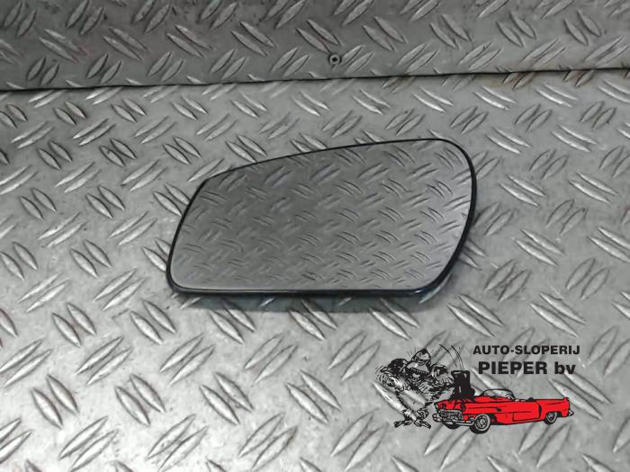 Używane Szyba lusterka lewego Ford Focus 2 Wagon 1.6 16V Cena € 15,75 Procedura marży oferowane przez Autosloperij Pieper BV