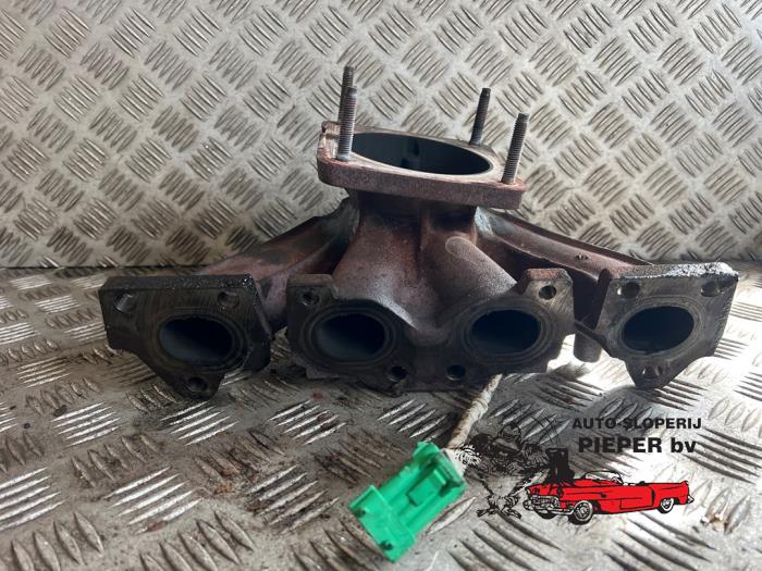 Exhaust manifold from a Peugeot 207/207+ (WA/WC/WM) 1.4 16V 2006