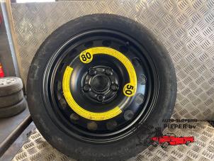 Used Jackkit + spare wheel Seat Leon (1P1) 1.6 Price on request offered by Autosloperij Pieper BV