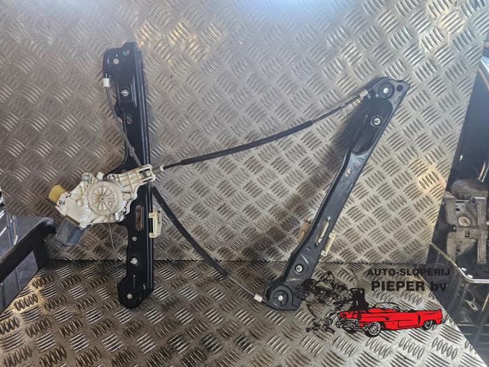 Begagnade Fönstermekanism, 4-dörrars, höger fram BMW 1 serie (E87/87N) 118d 16V Pris € 52,50 Marginaltabell erbjuds av Autosloperij Pieper BV