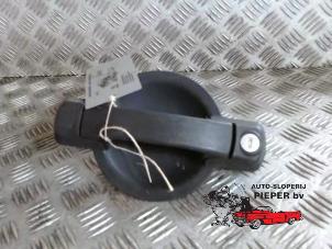 Used Sliding door handle, left Fiat Doblo (223A/119) 1.6 16V Price on request offered by Autosloperij Pieper BV