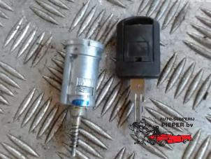Used Ignition lock + key Opel Meriva 1.6 16V Price on request offered by Autosloperij Pieper BV
