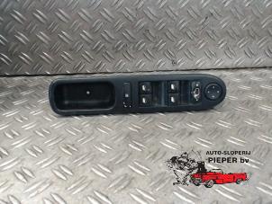 Usagé Commutateur vitre électrique Peugeot 307 CC (3B) 2.0 16V Prix € 52,50 Règlement à la marge proposé par Autosloperij Pieper BV