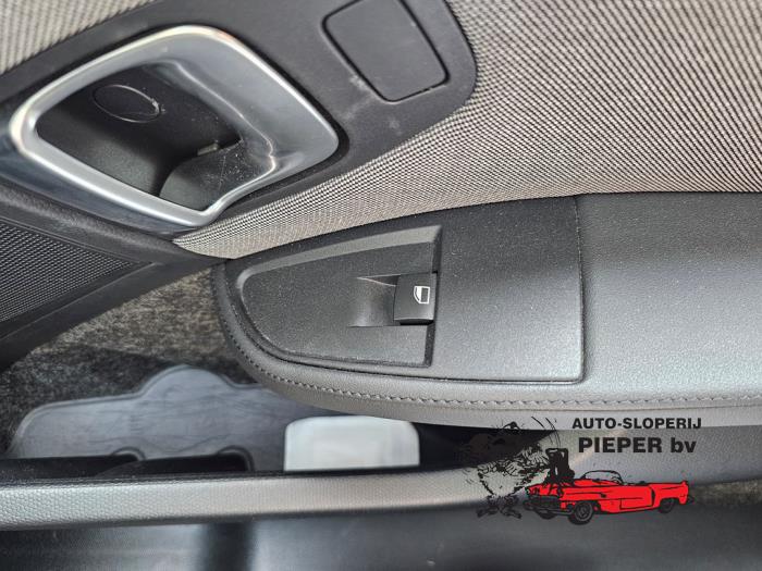 Usados Interruptor de ventanilla eléctrica BMW i3 (I01) i3s Precio de solicitud ofrecido por Autosloperij Pieper BV