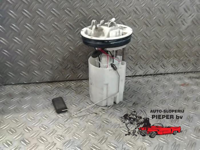 Used Petrol pump Ford Focus 3 Wagon 1.0 Ti-VCT EcoBoost 12V 125 Price € 52,50 Margin scheme offered by Autosloperij Pieper BV