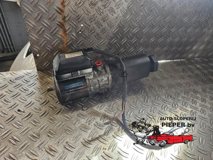 Usagé Pompe de direction Mercedes A (W168) 1.4 A-140 Prix € 105,00 Règlement à la marge proposé par Autosloperij Pieper BV
