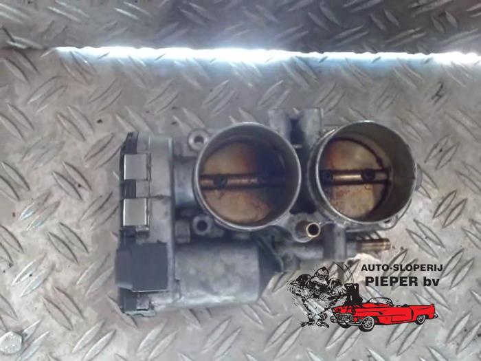 Gebrauchte Drosselklappengehäuse Opel Omega B Caravan (21/22/23) 3.2 V6 24V Preis € 52,50 Margenregelung angeboten von Autosloperij Pieper BV