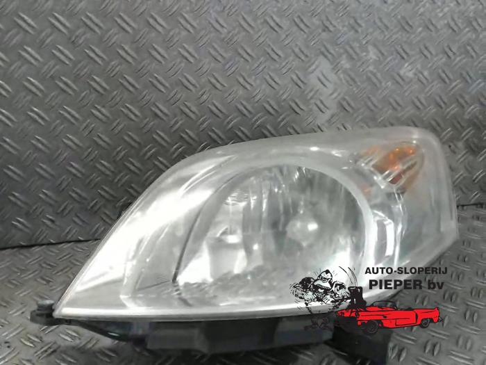 Używane Reflektor lewy Fiat Fiorino (225) 1.3 JTD 16V Multijet Cena € 42,00 Procedura marży oferowane przez Autosloperij Pieper BV