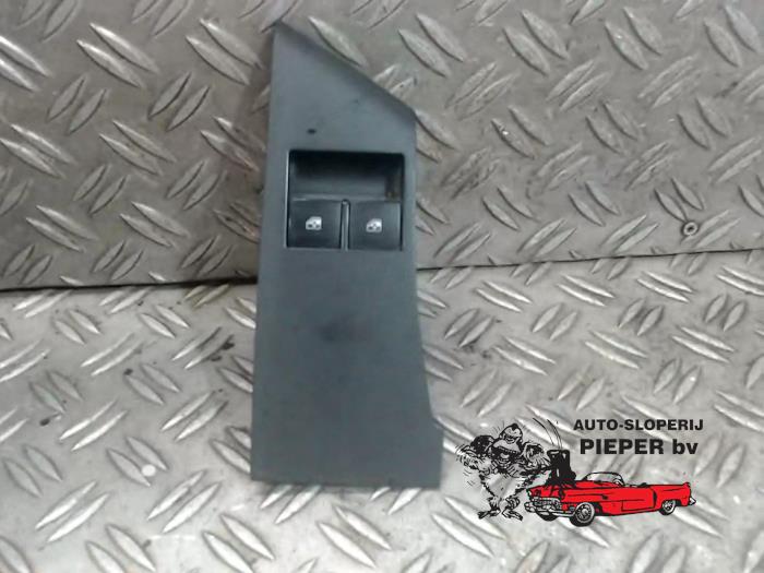 Usados Interruptor de ventanilla eléctrica Opel Astra J Sports Tourer (PD8/PE8/PF8) 1.6 CDTI 16V Precio € 26,25 Norma de margen ofrecido por Autosloperij Pieper BV