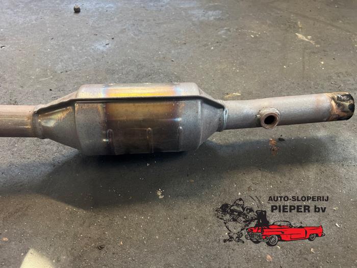 Front pipe + catalyst from a Volkswagen Polo IV (9N1/2/3) 1.4 16V 2004
