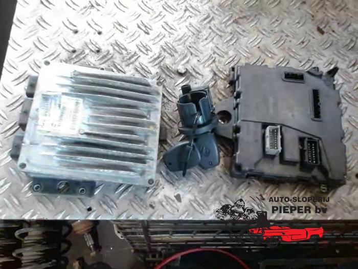 Used Engine management computer Renault Kangoo Express (FW) 1.5 dCi 70 Price € 157,50 Margin scheme offered by Autosloperij Pieper BV
