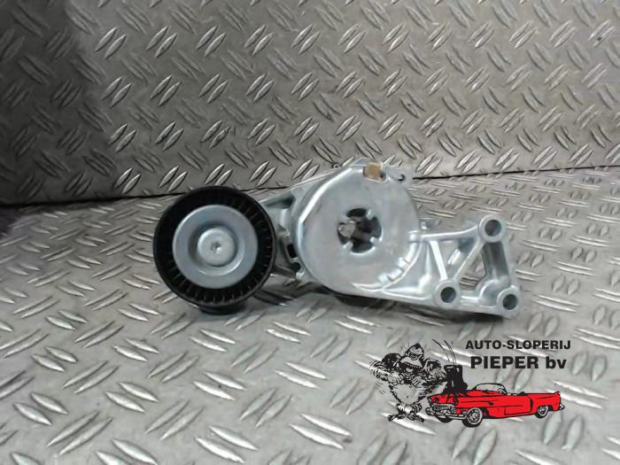 Usados Rodillo tensor correa múltiple Volkswagen Golf IV (1J1) 2.0 Precio € 26,25 Norma de margen ofrecido por Autosloperij Pieper BV
