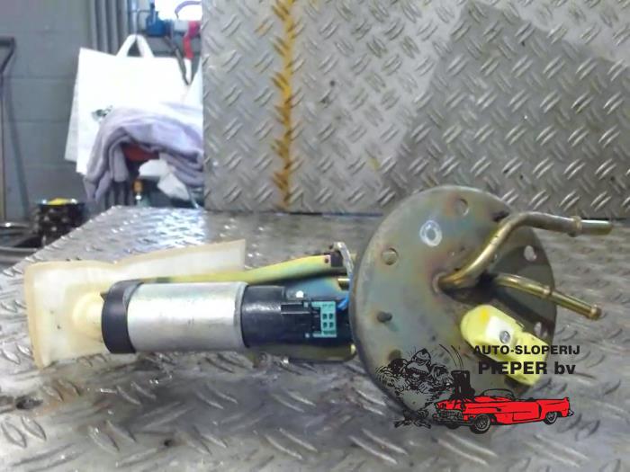 Usagé Pompe essence Honda Civic (EJ/EK) 1.4iS 16V Prix € 52,50 Règlement à la marge proposé par Autosloperij Pieper BV