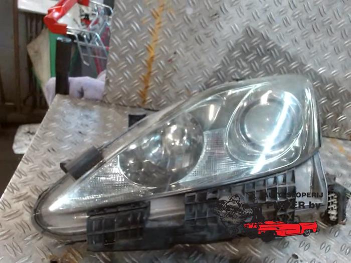 Używane Reflektor lewy Lexus IS (E2) 250 2.5 V6 24V Cena € 393,75 Procedura marży oferowane przez Autosloperij Pieper BV