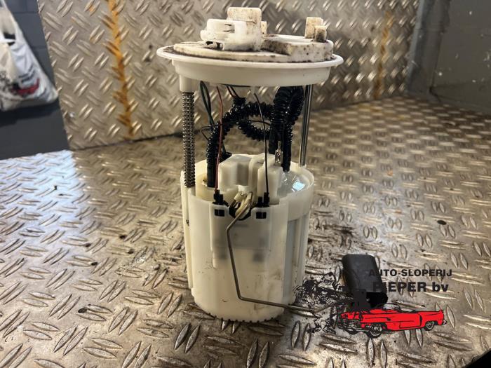 Usagé Pompe essence Opel Corsa D 1.2 16V Prix € 36,75 Règlement à la marge proposé par Autosloperij Pieper BV