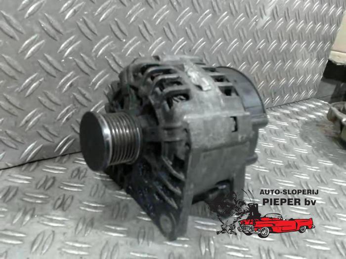 Dynamo från en Renault Trafic New (FL) 2.0 dCi 16V 115 2008