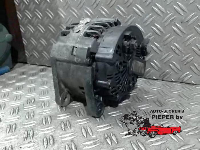 Dynamo från en Renault Trafic New (FL) 2.0 dCi 16V 115 2008