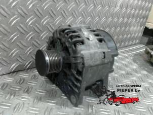 Dynamo från en Renault Trafic New (FL) 2.0 dCi 16V 115 2008