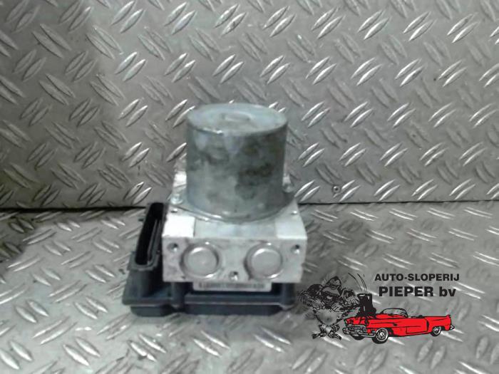 Gebrauchte ABS Pumpe Volkswagen Crafter 2.5 TDI 30/32/35/46/50 Preis € 99,75 Margenregelung angeboten von Autosloperij Pieper BV