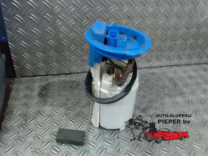 Usagé Pompe essence Volkswagen Golf V (1K1) 2.0 FSI 16V Prix € 42,00 Règlement à la marge proposé par Autosloperij Pieper BV