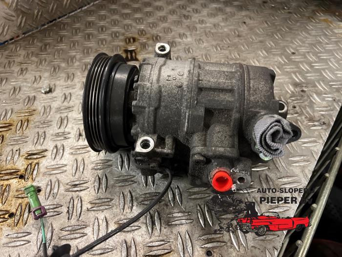 Usagé Compresseur de clim Volkswagen Passat Variant (3B6) 2.0 Prix € 78,75 Règlement à la marge proposé par Autosloperij Pieper BV