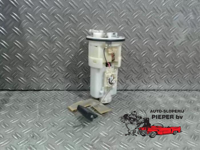 Usagé Pompe essence Toyota Yaris Verso (P2) 1.3 16V Prix € 52,50 Règlement à la marge proposé par Autosloperij Pieper BV