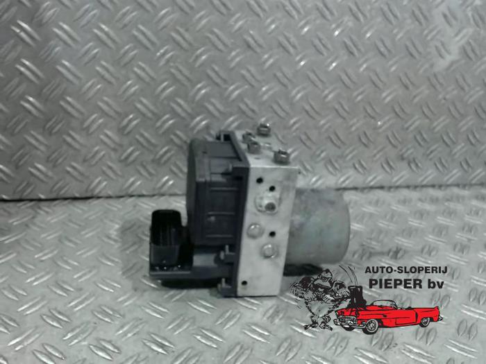 Begagnade ABS-pump Jaguar X-type 2.0 D 16V Pris € 131,25 Marginaltabell erbjuds av Autosloperij Pieper BV