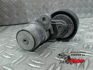 Spanrolle multiriem van een Ford Focus 3 1.0 Ti-VCT EcoBoost 12V 100 2012
