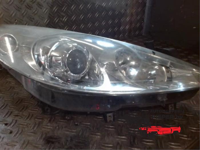 Używane Reflektor prawy Peugeot 307 SW (3H) 2.0 16V Cena € 52,50 Procedura marży oferowane przez Autosloperij Pieper BV
