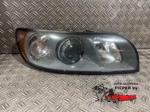 Usados Faro derecha Volvo V50 (MW) 2.4 20V Precio € 183,75 Norma de margen ofrecido por Autosloperij Pieper BV