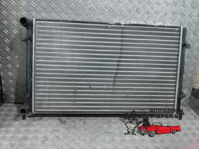 Used Radiator Volkswagen Golf V (1K1) 1.4 FSI 16V Price € 36,75 Margin scheme offered by Autosloperij Pieper BV