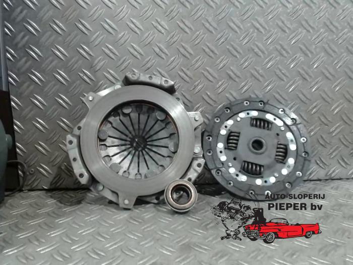 Usagé Kit embrayage (complet) Peugeot 207/207+ (WA/WC/WM) 1.4 Prix € 52,50 Règlement à la marge proposé par Autosloperij Pieper BV