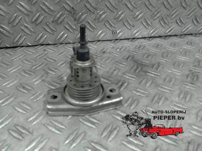 Usados Inyector Adblue Opel Zafira Tourer (P12) 1.6 CDTI 16V ecoFLEX 136 Precio € 63,00 Norma de margen ofrecido por Autosloperij Pieper BV
