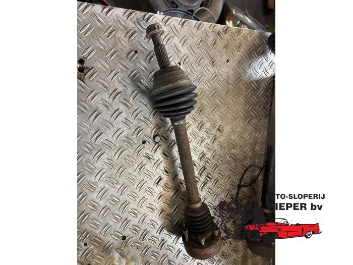 Usagé Arbre de transmission avant gauche Volkswagen Polo III (6N1) 1.4i 60 Prix € 42,00 Règlement à la marge proposé par Autosloperij Pieper BV