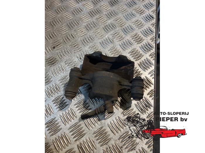 Begagnade Främre bromsok, höger Toyota Starlet (EP9) 1.3,XLi,GLi 16V Pris € 36,75 Marginaltabell erbjuds av Autosloperij Pieper BV