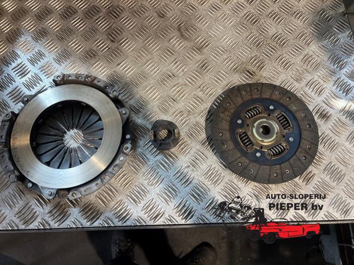 Used Clutch kit (complete) Kia Cee'd Sporty Wagon (EDF) 1.4 16V Price € 78,75 Margin scheme offered by Autosloperij Pieper BV
