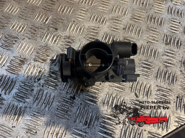 Używane Przepustnica Peugeot 206 (2A/C/H/J/S) 1.4 XR,XS,XT,Gentry Cena € 63,00 Procedura marży oferowane przez Autosloperij Pieper BV